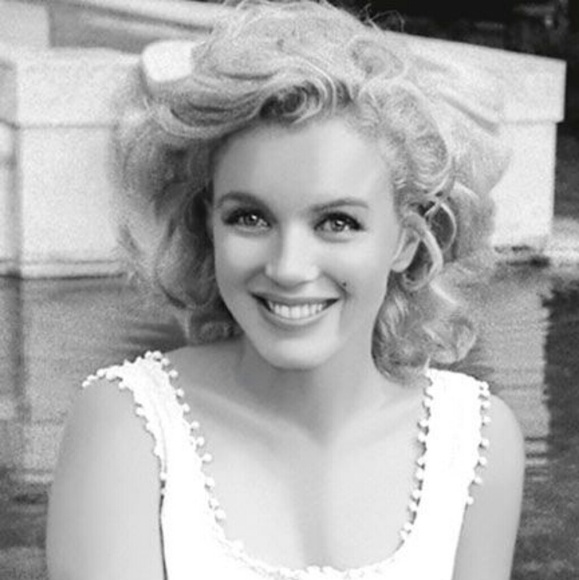 "Your clothes should be tight enough..." - Picture 7 of 7